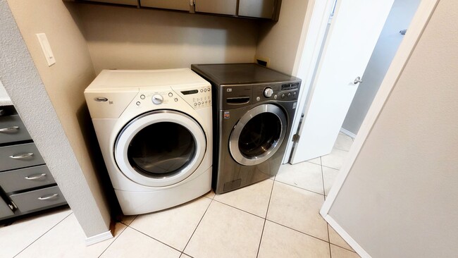 Building Photo - 3 Bedroom 2.5 Bathroom Townhouse Available...