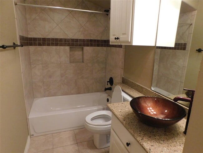 Building Photo - 4333 Lake Run Dr
