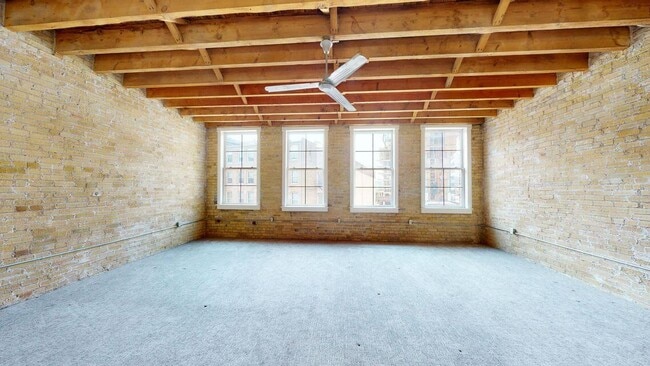 Building Photo - 321 N Broadway