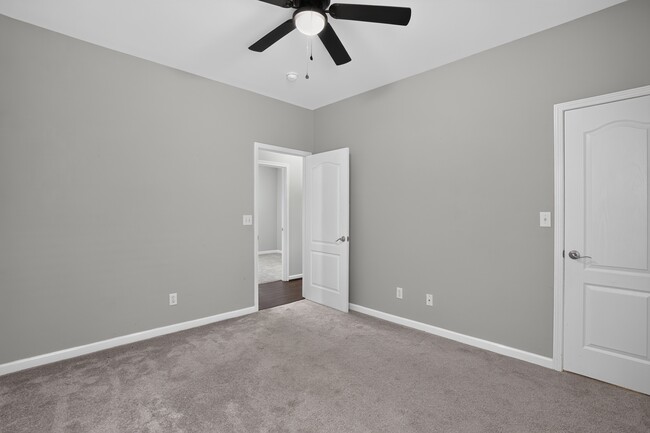 Building Photo - 265 Oxmoor Pl