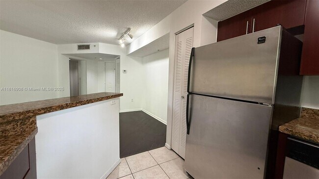 Building Photo - 771 N Pine Island Rd