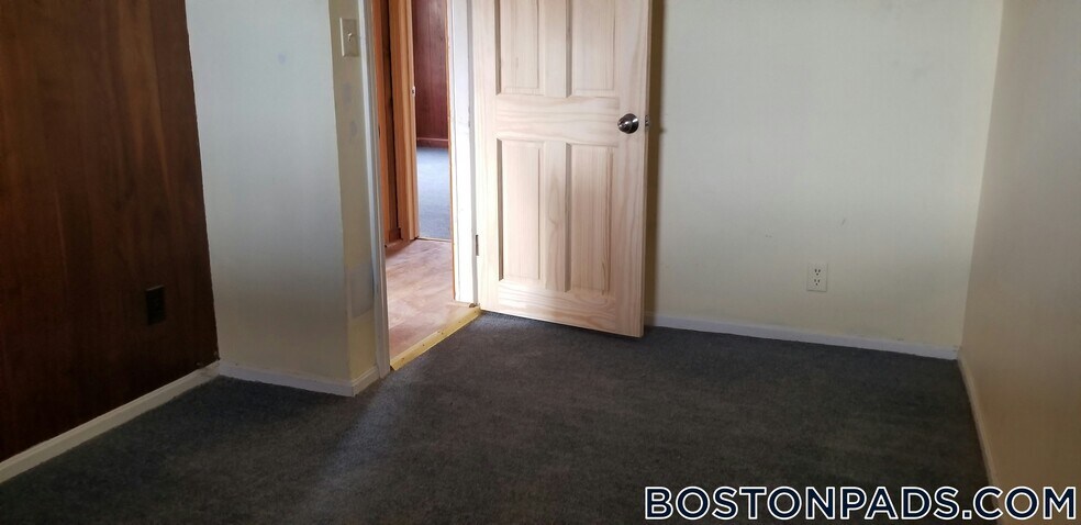 Building Photo - 103 Buttonwood St