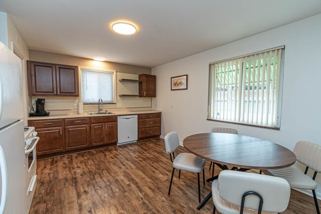 Building Photo - 21825 McCormick St