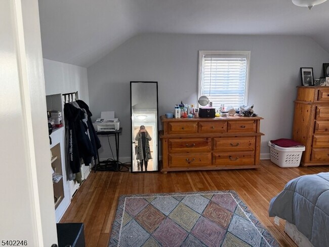 Building Photo - 8 Rowe Pl