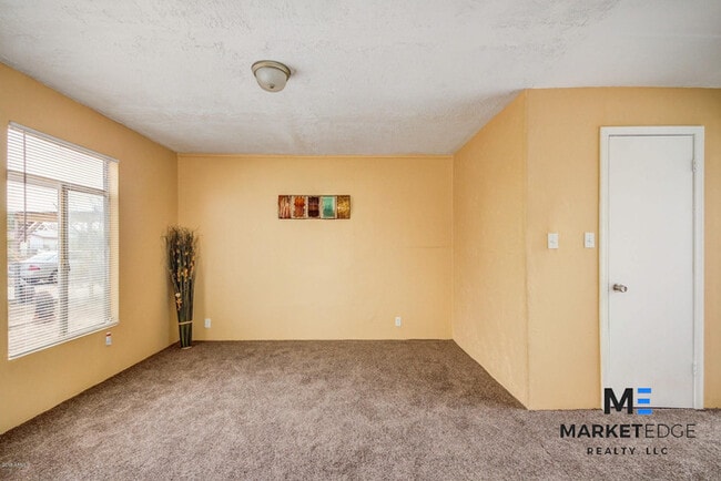 Building Photo - 2Bed/1Bath Home at 135th Ave/Glendale! JOI...