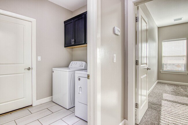 Building Photo - Furnished Eastside Beautiful 3 bed/2 baths...