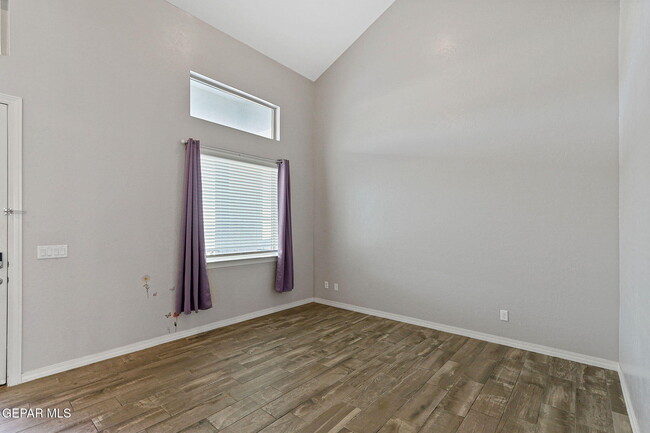 Building Photo - 883 Crystal Rook Dr