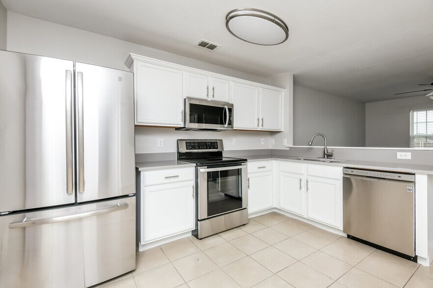 Building Photo - 3140 Middleview Rd