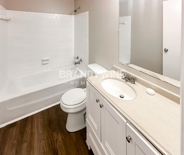 Building Photo - 3005 Forestside Ln