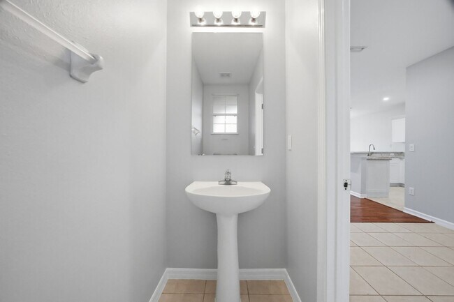 Building Photo - Villages of Bloomingdale