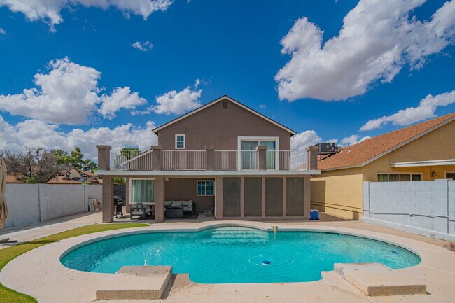 Building Photo - 10615 N 63rd Dr