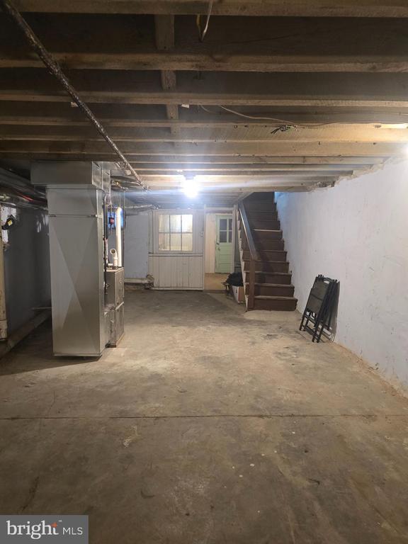 Building Photo - 724 W Wingohocking St