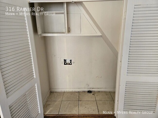 Building Photo - 316 Rainier Dr