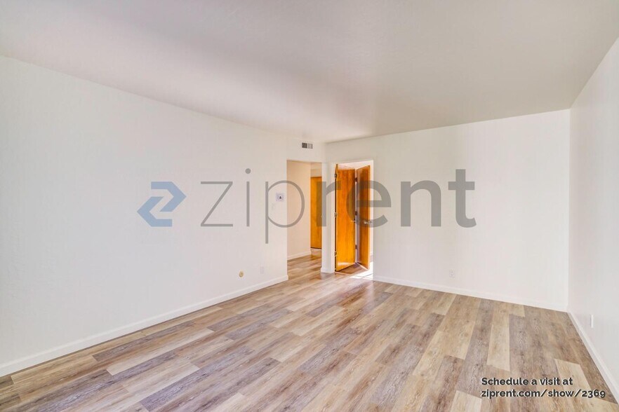 Building Photo - Unit 4