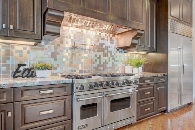 Building Photo - 140 Emerald Estates Ct