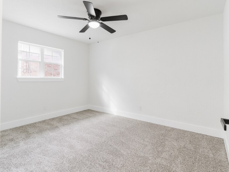 Building Photo - 7117 Chinaberry Rd