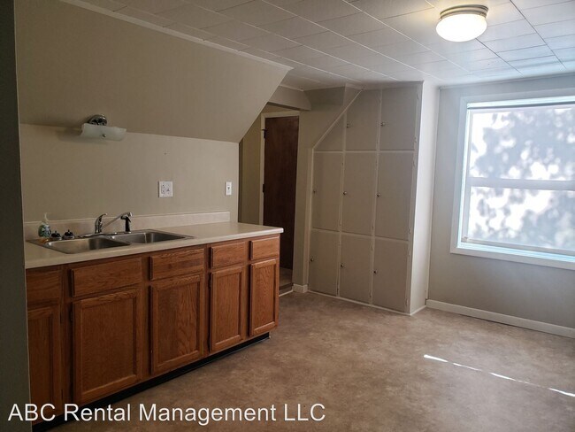 Building Photo - 321 6th Ave