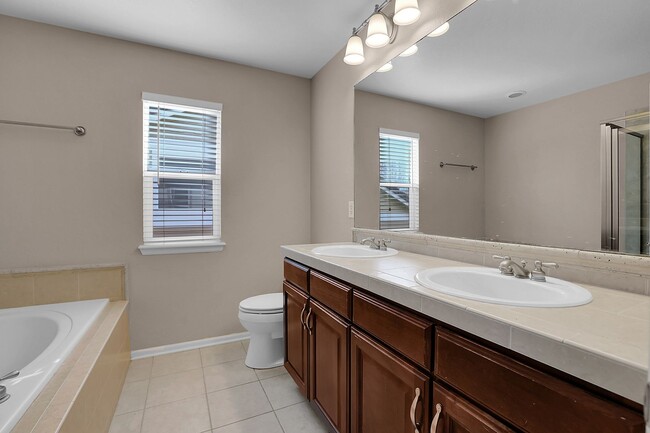 Building Photo - Amazing 5-bedroom, 3-bath, 2 car garage in...