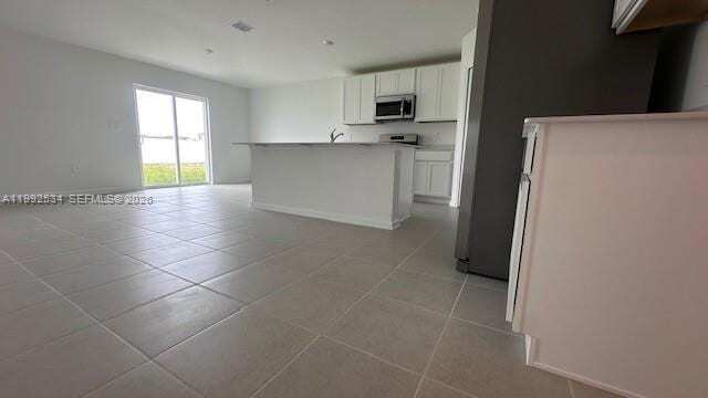 Building Photo - 303 Artemis St