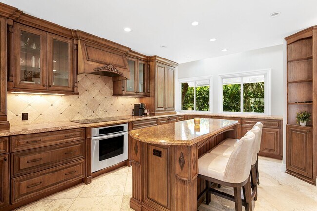 Building Photo - 555 S Ocean Blvd