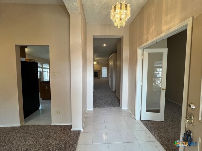 Building Photo - 2523 Creek Dr