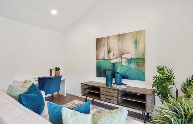 Building Photo - 262 Streamwood