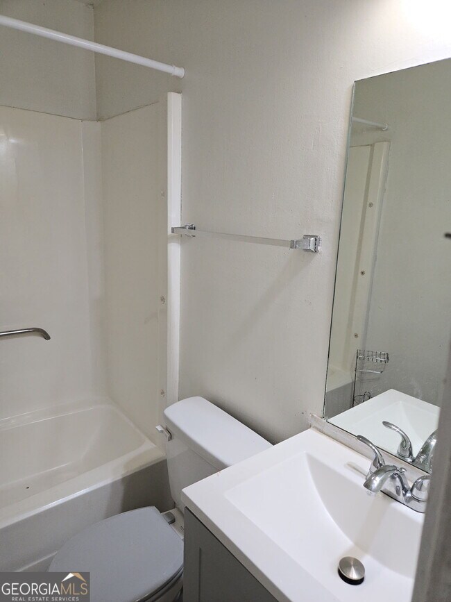 Building Photo - 1678 Ridgeview Dr NW