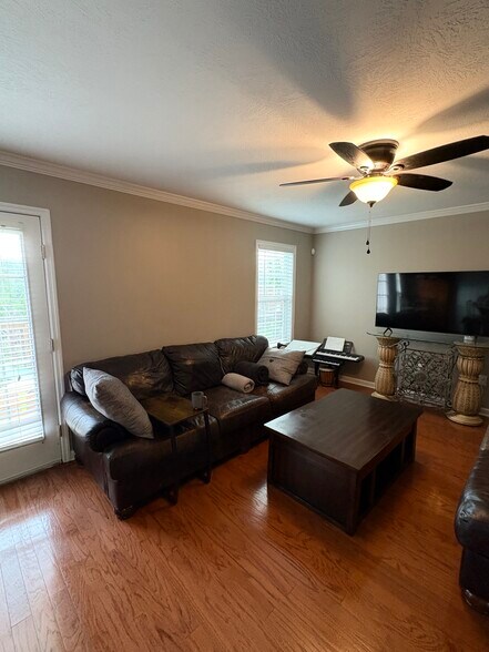 Building Photo - 3957 High Chaparral Dr