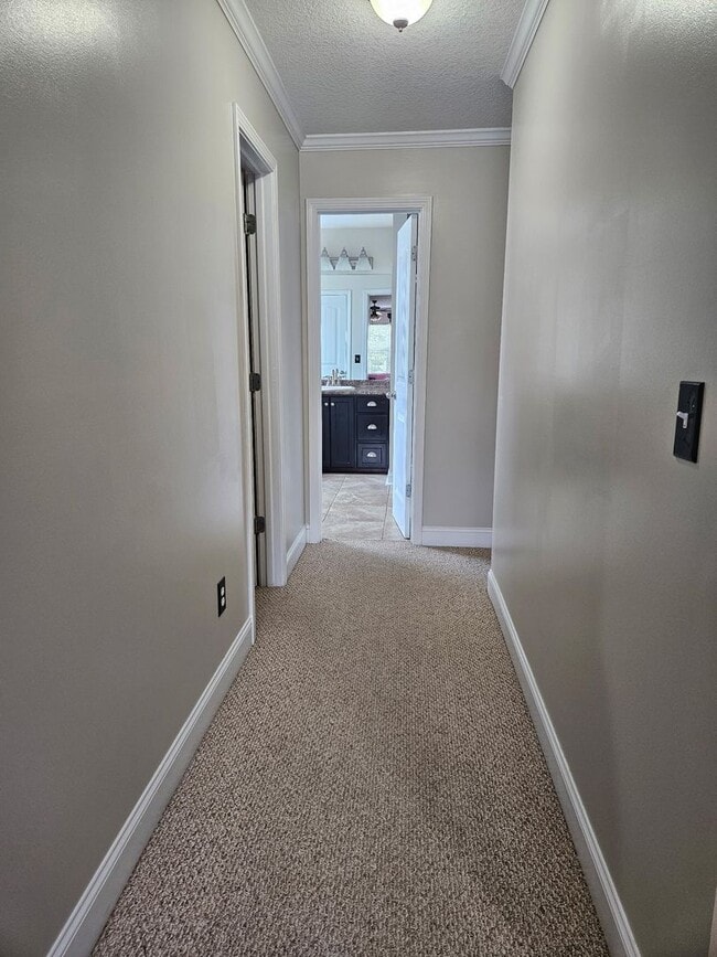 Building Photo - Spacious 5-Bedroom, 3-Bathroom Home for Re...