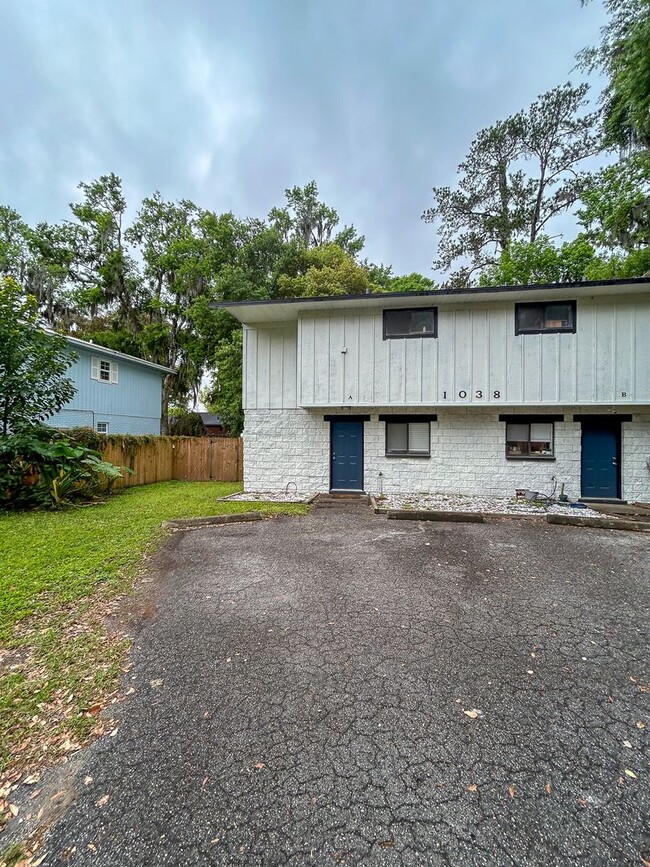 Building Photo - 1038 SW 6th Dr