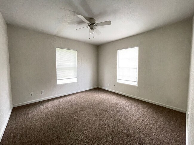 Building Photo - 812-812 Estelle Ave