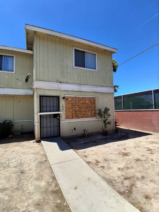 Building Photo - 4841 E Lane Ave
