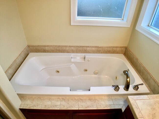 Building Photo - Stunning 3BD  Lake Shore Home with Office and Loft Area!  Gorgeous Finishes!