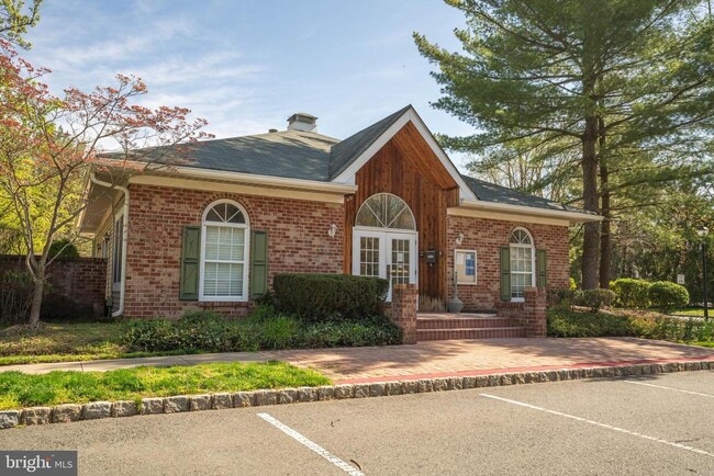 Building Photo - 27 Chambord Ct