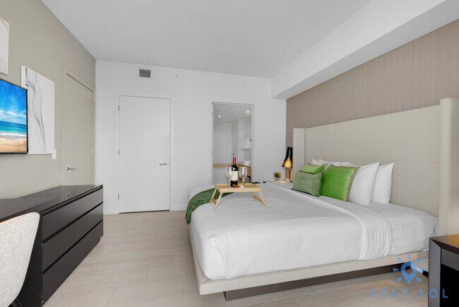 Building Photo - 4010 S Ocean Dr
