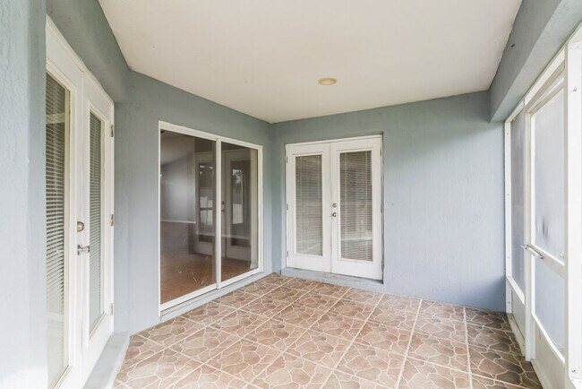 Building Photo - 8834 Pebblebrooke Dr