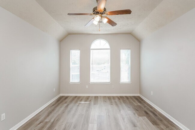 Building Photo - 20415 Blue Beech Dr