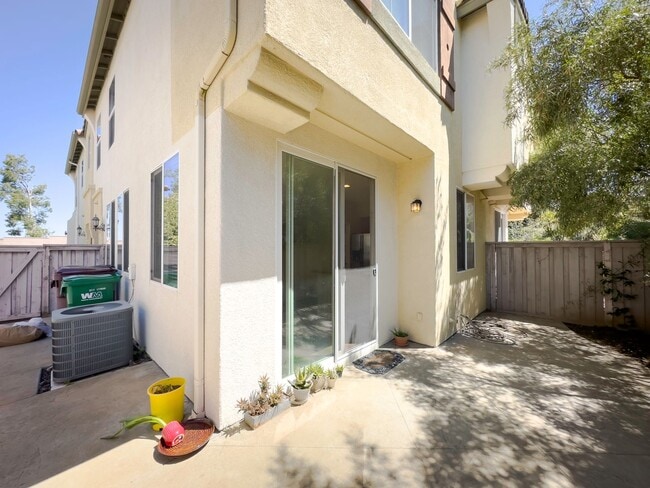 Building Photo - Townhome For Rent In Murrieta with TWO Pri...