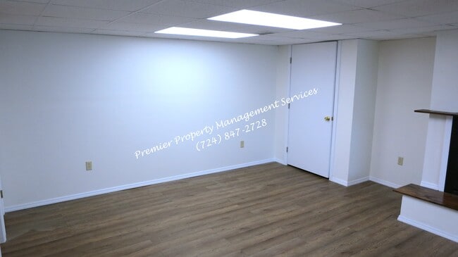 Building Photo - 511 Upper Service Rd
