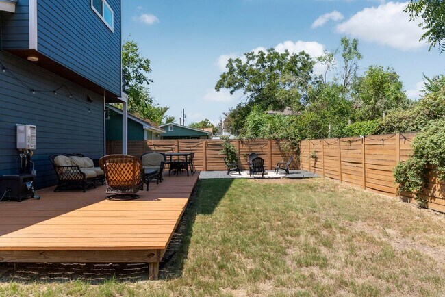 Building Photo - 1102 1/2 Tillery Street, Unit 2