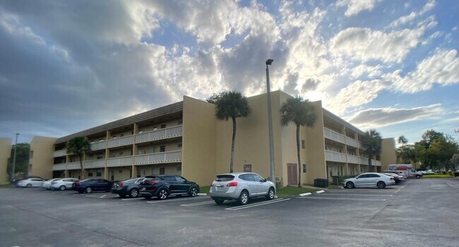 Building Photo - 6150 NW 62nd St