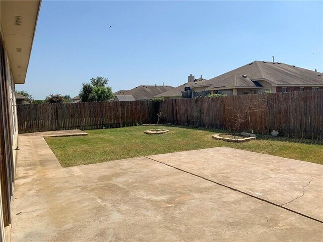 Building Photo - 1482 Rainbow Parke Dr