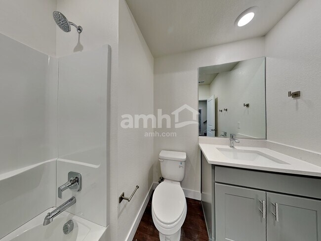 Building Photo - 3921 Wyedale Wy