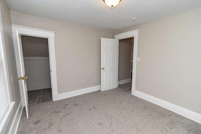 Building Photo - 1219 S Main St