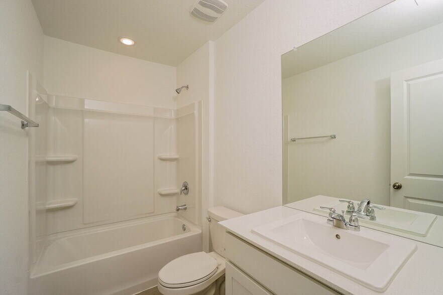 Building Photo - 543 Roquefort St