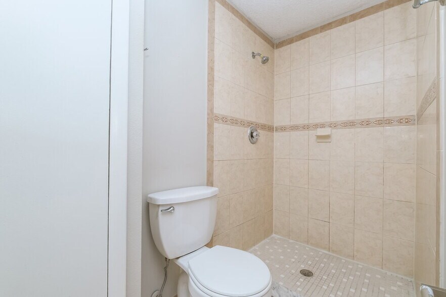 Building Photo - 7511 Breezewood Ct