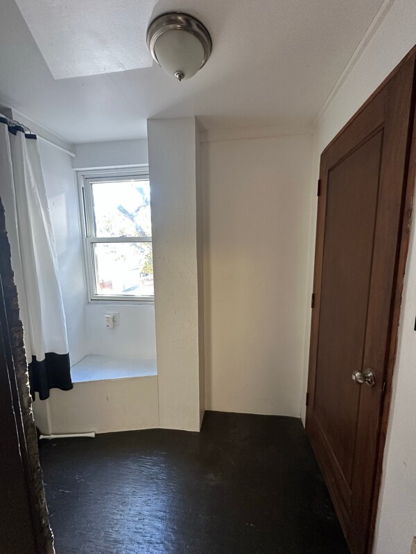 Building Photo - 1949 W Grace St