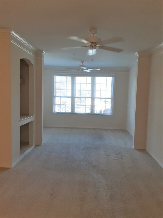 Building Photo - Annual unfurnished 2/2 condo in luxury development near Legacy Trail and Siesta Key.