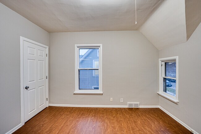 Building Photo - 735 Sexton St