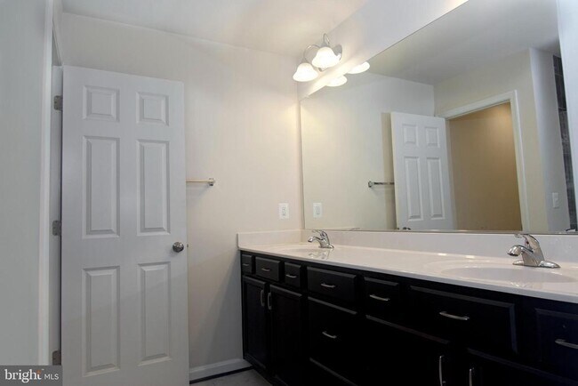 Building Photo - 105 Gristmill Ct
